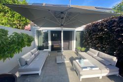 Solero parasol Presto platinum grijs op granieten voet