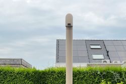 FRISS Outdoor sunny sahara met zwart outdoor shower luxe buitendouche met plaat